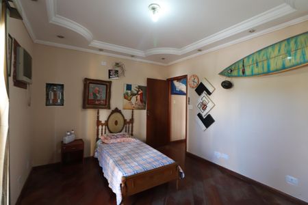 Casa à venda com 350m², 5 quartos e 4 vagasQuarto 3 - Suíte