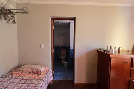 Casa à venda com 350m², 5 quartos e 4 vagasQuarto 2 - Suíte