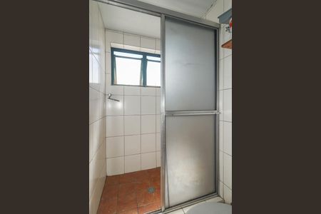 Banheiro de kitnet/studio para alugar com 0 quarto, 30m² em Floresta, Porto Alegre