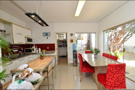 Casa à venda com 324m², 4 quartos e 2 vagasCozinha