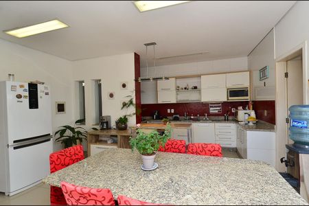 Casa à venda com 324m², 4 quartos e 2 vagasCozinha