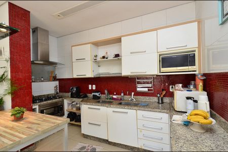 Casa à venda com 324m², 4 quartos e 2 vagasCozinha