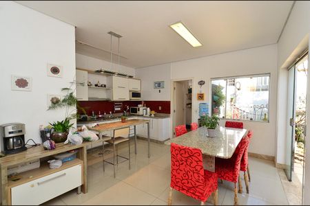 Casa à venda com 324m², 4 quartos e 2 vagasCozinha