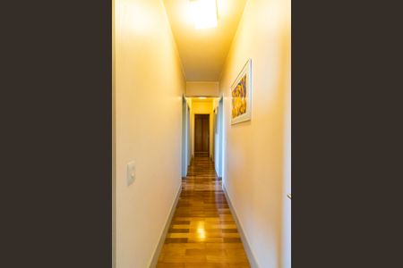 Apartamento à venda com 185m², 4 quartos e 3 vagasCorredor