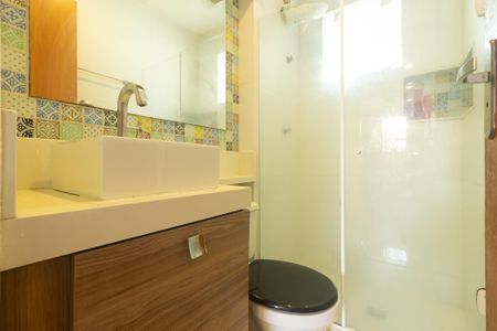 Apartamento para alugar com 55m², 2 quartos e 2 vagasDetalhe do Banheiro