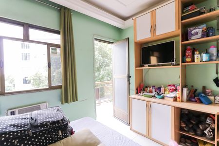 Casa à venda com 411m², 4 quartos e 5 vagasQuarto 2