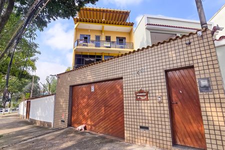 Casa à venda com 411m², 4 quartos e 5 vagasFachada