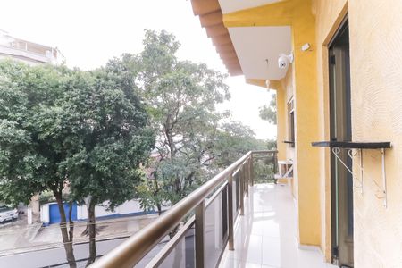 Casa à venda com 411m², 4 quartos e 5 vagasQuarto 2 varanda