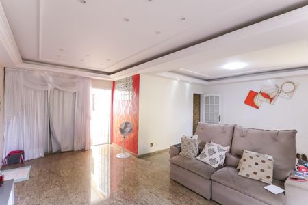 Casa à venda com 411m², 4 quartos e 5 vagasSala