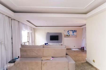 Casa à venda com 411m², 4 quartos e 5 vagasSala
