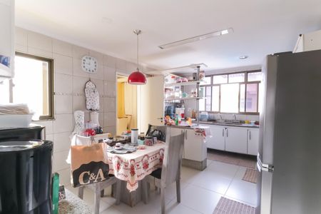 Casa à venda com 411m², 4 quartos e 5 vagasCozinha