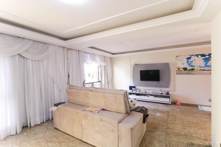 Casa à venda com 411m², 4 quartos e 5 vagasSala