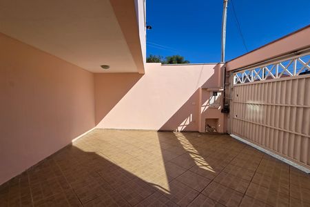 Casa à venda com 157m², 4 quartos e 2 vagas Casa à venda com 157m², 4 quartos e 2 vagasGaragem