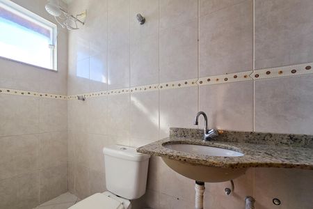 Casa à venda com 157m², 4 quartos e 2 vagas Casa à venda com 157m², 4 quartos e 2 vagasBanheiro Social
