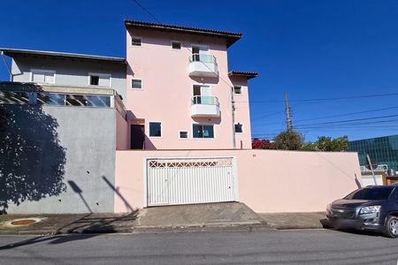 Casa à venda com 157m², 4 quartos e 2 vagas Casa à venda com 157m², 4 quartos e 2 vagasFachada