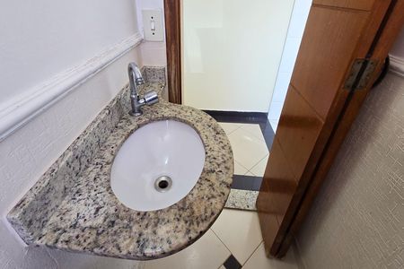 Casa à venda com 157m², 4 quartos e 2 vagas Casa à venda com 157m², 4 quartos e 2 vagasLavabo