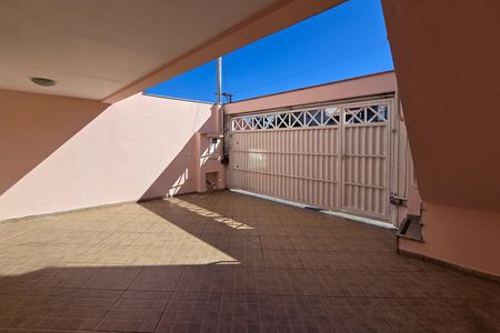 Casa à venda com 157m², 4 quartos e 2 vagas Casa à venda com 157m², 4 quartos e 2 vagasGaragem
