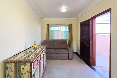 Casa à venda com 157m², 4 quartos e 2 vagas Casa à venda com 157m², 4 quartos e 2 vagasSala