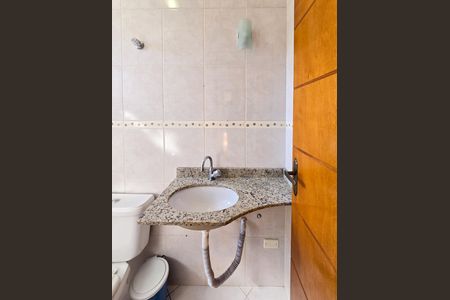 Casa à venda com 157m², 4 quartos e 2 vagas Casa à venda com 157m², 4 quartos e 2 vagasBanheiro Social