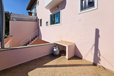 Casa à venda com 157m², 4 quartos e 2 vagas Casa à venda com 157m², 4 quartos e 2 vagasTerraço