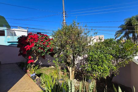 Casa à venda com 157m², 4 quartos e 2 vagas Casa à venda com 157m², 4 quartos e 2 vagasTerraço