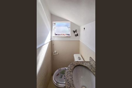 Casa à venda com 157m², 4 quartos e 2 vagas Casa à venda com 157m², 4 quartos e 2 vagasLavabo