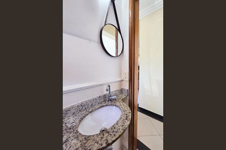 Casa à venda com 157m², 4 quartos e 2 vagas Casa à venda com 157m², 4 quartos e 2 vagasLavabo
