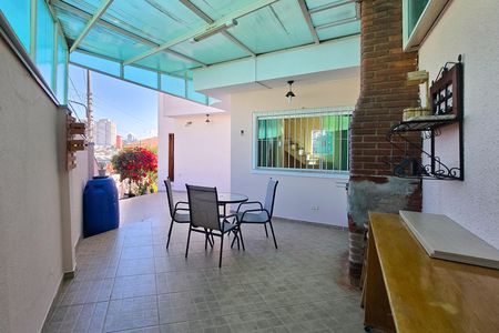 Casa à venda com 157m², 4 quartos e 2 vagas Casa à venda com 157m², 4 quartos e 2 vagasÁrea - Churrasqueira