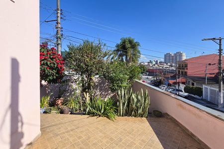 Casa à venda com 157m², 4 quartos e 2 vagas Casa à venda com 157m², 4 quartos e 2 vagasTerraço