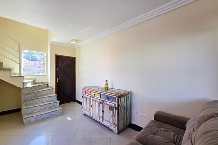 Casa à venda com 157m², 4 quartos e 2 vagas Casa à venda com 157m², 4 quartos e 2 vagasSala
