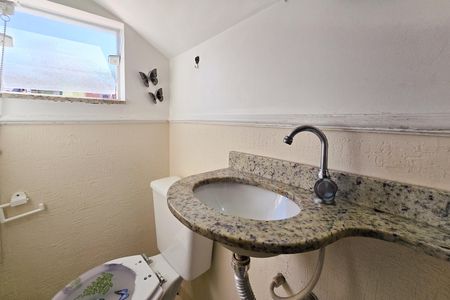Casa à venda com 157m², 4 quartos e 2 vagas Casa à venda com 157m², 4 quartos e 2 vagasLavabo