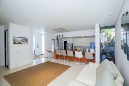 Casa à venda com 385m², 5 quartos e 2 vagasSala