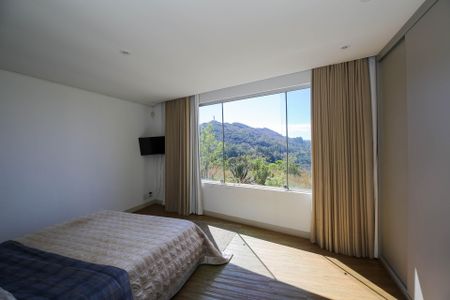 Casa à venda com 385m², 5 quartos e 2 vagasQuarto