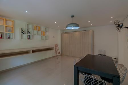 Apartamento à venda com 70m², 2 quartos e 1 vagaÁrea comum