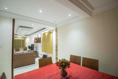 Casa para alugar com 260m², 2 quartos e 2 vagas Casa para alugar com 260m², 2 quartos e 2 vagasSala
