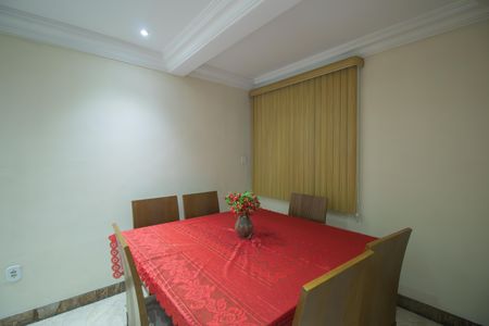 Casa para alugar com 260m², 2 quartos e 2 vagas Casa para alugar com 260m², 2 quartos e 2 vagasSala