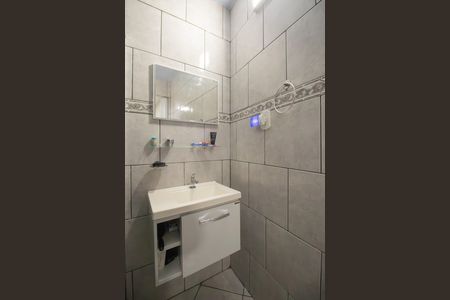 Casa para alugar com 60m², 2 quartos e 1 vaga Casa para alugar com 60m², 2 quartos e 1 vagaBanheiro