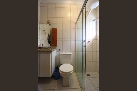 Casa à venda com 210m², 3 quartos e 5 vagasBanheiro da Suíte 1