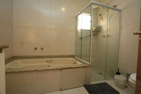 Casa à venda com 210m², 3 quartos e 5 vagasBanheiro da Suíte 3