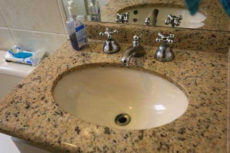 Casa à venda com 210m², 3 quartos e 5 vagasBanheiro da Suíte 2