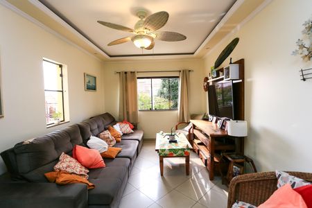 Casa à venda com 210m², 3 quartos e 5 vagasSala