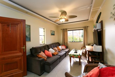 Casa à venda com 210m², 3 quartos e 5 vagasSala