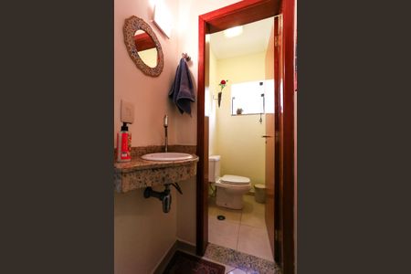 Casa à venda com 210m², 3 quartos e 5 vagasLavabo da Sala