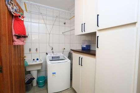 Casa à venda com 210m², 3 quartos e 5 vagasÁrea de Serviço