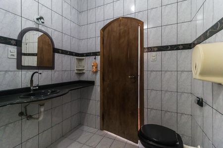 Casa para alugar com 180m², 3 quartos e 2 vagas Casa para alugar com 180m², 3 quartos e 2 vagasBanheiro 1