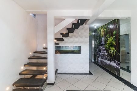 Casa para alugar com 180m², 3 quartos e 2 vagas Casa para alugar com 180m², 3 quartos e 2 vagasSala