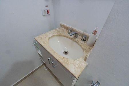 Apartamento à venda com 350m², 5 quartos e 3 vagasBanheiro da Kitnet 1