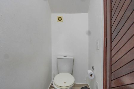 Apartamento à venda com 350m², 5 quartos e 3 vagasBanheiro da Kitnet 2