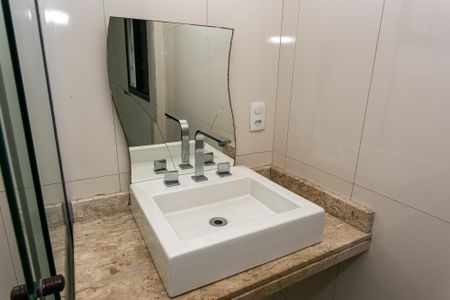 Apartamento à venda com 68m², 2 quartos e 1 vaga Apartamento à venda com 68m², 2 quartos e 1 vagaBanheiro da Suíte