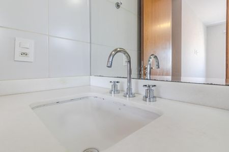 Apartamento à venda com 62m², 2 quartos e 2 vagasBanheiro da Suíte